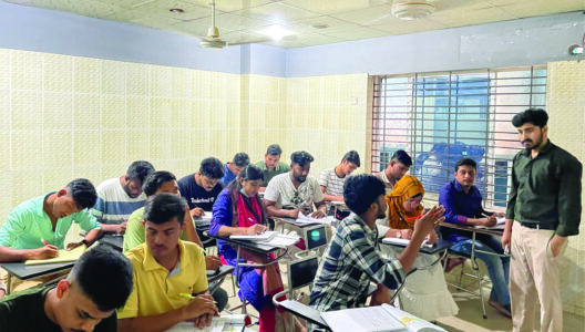 এভার এডুকেশন এ শুরু ২০২৫ ডিসেম্বর JLPT প্রিপারেশন ক্লাস Mock Test Exam 🎌 ai image4 copy